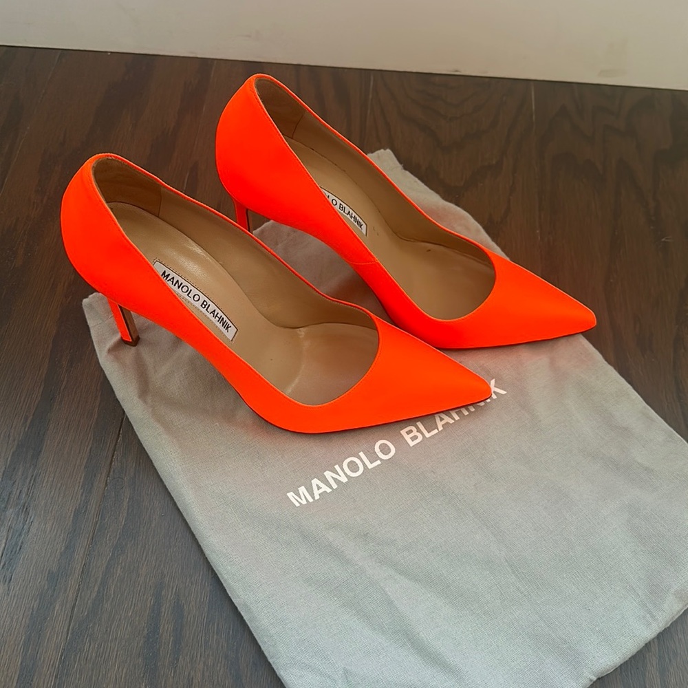 Manolo Blahnik Bright Orange Pump Heels w/ Duster Bag - only worn indoors!